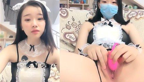 女孩在屋内看到死人，打扮成女仆，狂风自慰。